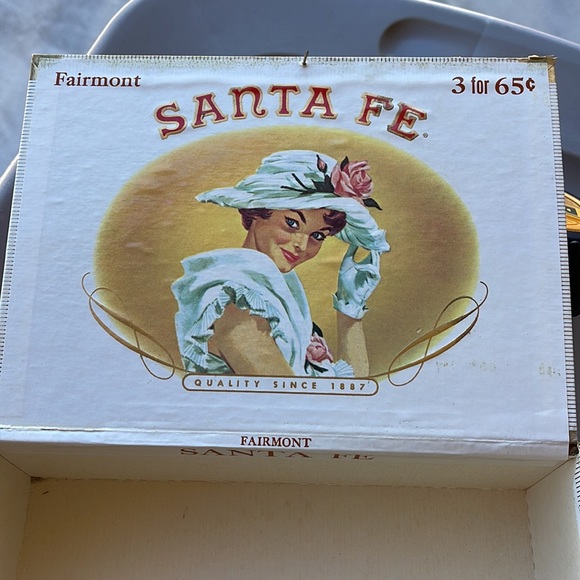 Santa Fe. Box. - Picture 2 of 5